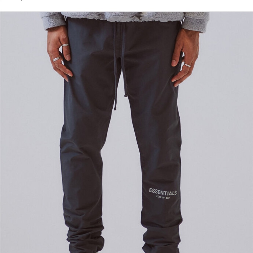 FEAR OF GOD ESSENTIALS